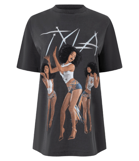 Camiseta em Algodão com Estampa Tyla e Efeito Lavado