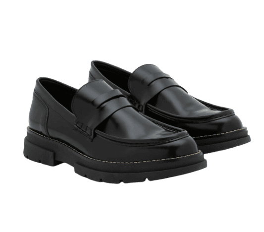 Sapato em Pu com Sola Tratorada e Detalhe Olho de Gato Preto