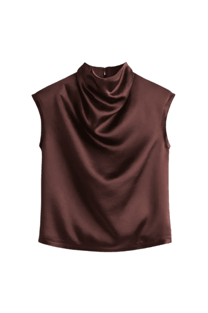 Top em cetim com decote degagê marrom