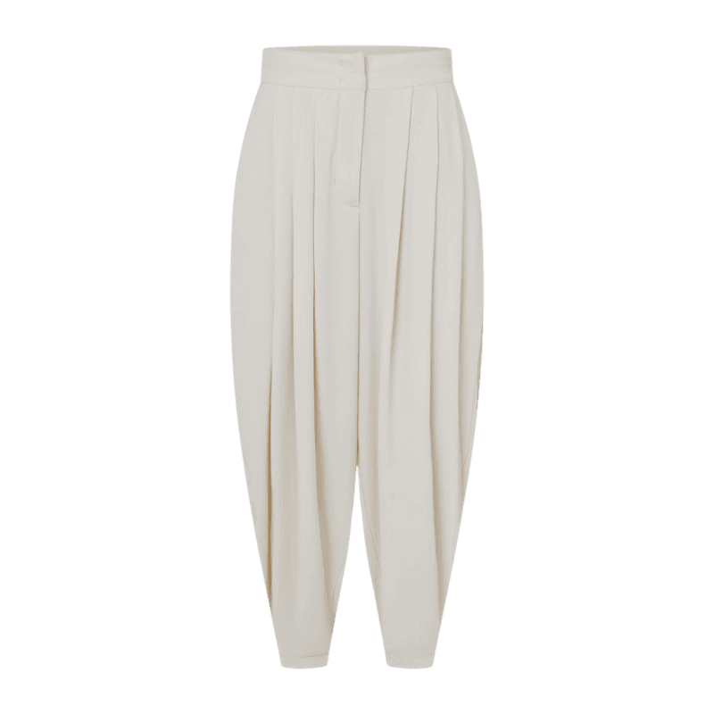 Calça Aladim Ballon em Crepe com Pregas Frontais Off White
