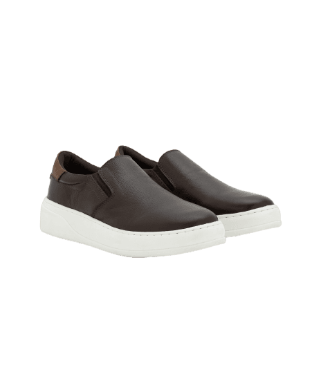 Tênis Slip On em Couro com Recortes