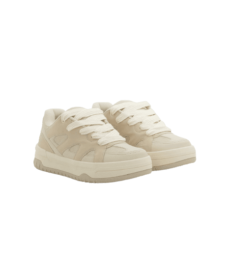 Tênis Casual com Sola Caixa e Cadarço Grosso Off White