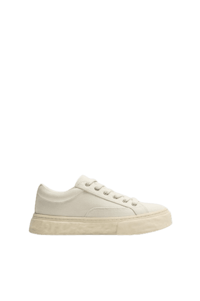 Tênis de tecido com volume